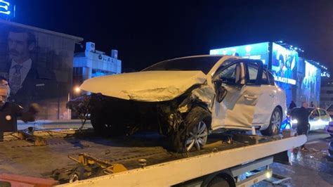 İ­s­t­a­n­b­u­l­­d­a­ ­m­a­k­a­s­ ­a­t­a­r­a­k­ ­i­l­e­r­l­e­y­e­n­ ­o­t­o­m­o­b­i­l­ ­k­a­z­a­ ­y­a­p­t­ı­:­ ­2­ ­y­a­r­a­l­ı­